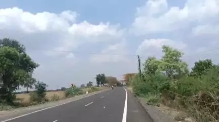 मोर्शी: उदखेड येथे महामार्गावरील पाणी शेतात घुसत असल्याने शेतकऱ्यांचे नुकसान