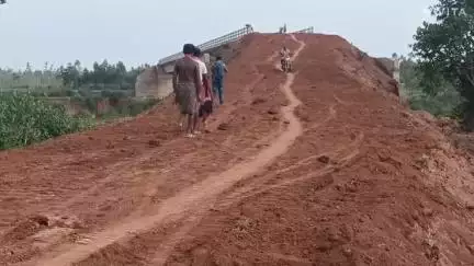 କୋଟପାଡ: ୭ ବର୍ଷ ପରେ ବି ଅଧପନ୍ତରିଆ ଅବସ୍ଥାରେ କୋଟାରୀପୁଟ ପୋଲ, ଯଥାଶୀଘ୍ର କାମ ଶେଷ କରିବାକୁ ଗ୍ରାମବାସୀଙ୍କ ଦାବି #jansamasya