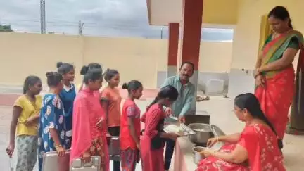 పాములపాడు ఎస్సీ బాలికల వసతి గృహాన్ని తనిఖీ చేసిన జిల్లా ఎస్సీ, ఎస్టీ విజిలెన్స్ మానిటరింగ్ కమిటీ మెంబర్ లింగాల నాగరాజు