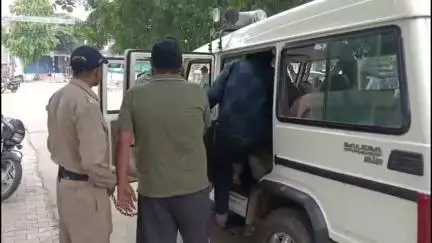 दतिया नगर: वन विभाग की टीम पर फायरिंग करने वाले 2 तस्कर हुए गिरफ्तार, दतिया पुलिस ने अंतर्राज्यीय लकड़ी तस्कर गिरोह का किया खुलासा