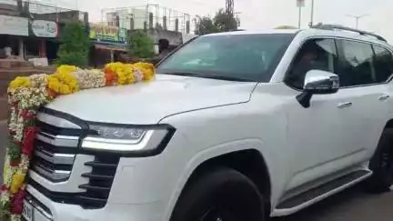 పెద్దపల్లి: జిల్లా కేంద్రానికి చేరిన గనుల, కార్మిక శాఖ మంత్రి గడ్డం వివేక్ వెంకటస్వామి, ఘన స్వాగతం పలికిన కాంగ్రెస్‌ శ్రేణులు