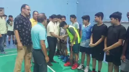 ସଦର: ଭବାନୀପାଟଣା ଇଣ୍ଡୋର ଷ୍ଟାଡିୟମରେ ବିକାଶ ମେଳା ଉପଲକ୍ଷେ ପୁରୁଷ ଓ ମହିଳା ବର୍ଗର ଜିଲ୍ଲା ସ୍ତରୀୟ ବ୍ୟାଡମିଣ୍ଟନ ପ୍ରତିଯୋଗିତା ଅନୁଷ୍ଠିତ