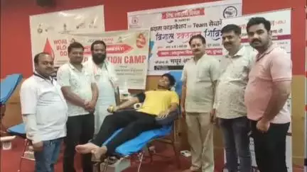 मथुरा: वृंदावन में रक्तदाता फाउंडेशन के रक्तदान कार्यक्रम में 70 लोगों ने किया रक्तदान