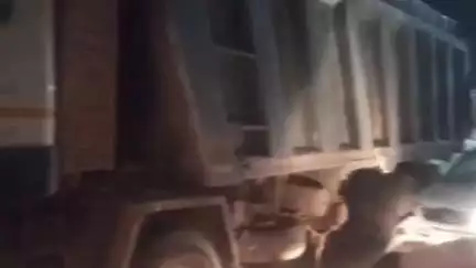 बिरसिंहपुर: बिरसिंहपुर के कटरा टोला मार्ग पर हाईवा और कार की भिड़ंत, कार क्षतिग्रस्त, पुलिस मौके पर पहुँची