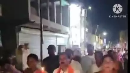 বাঁকুড়া ১: মহেশতলায় হিন্দুদের পুজনবেদী তুলসী মঞ্চ  ভাঙার প্রতিবাদে বাঁকুড়ায় বিজেপির পক্ষ থেকে মোমবাতি মিছিল করে বিক্ষোভ প্রদর্শন