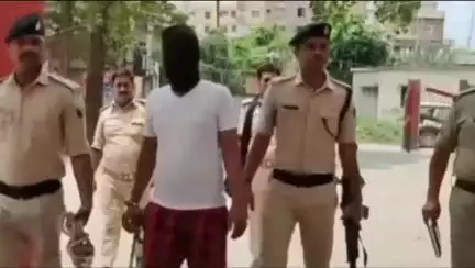 मीनापुर: रामपुरहरी थाना क्षेत्र से फरार शराब तस्कर को पुलिस ने किया गिरफ्तार, कई थानों की पुलिस कर रही थी तलाश