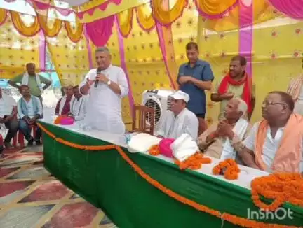 विद्यापति नगर: विद्यापतिनगर: मंत्री ने प्रखंड में आठ करोड़ की लागत से वाया नदी पर पुल का शिलान्यास किया