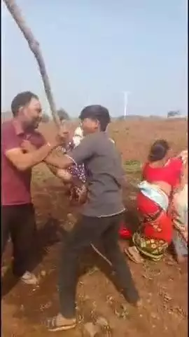 भैंसदेही: जमीनी विवाद को लेकर दो पक्षों में जमकर हुई मारपीट सोशल मीडिया पर वीडियो हो रहा वायरल पुलिस ने किया मामला दर्ज।