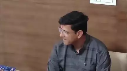 इंदौर: चंदन नगर के लोग एयरपोर्ट रोड की चौड़ाई कम करने की मांग लेकर महापौर से मिले, महापौर ने कहा डिजाइन नहीं बदलेगा