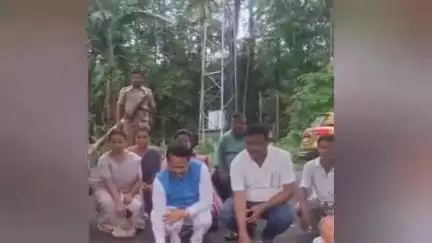 নাৰায়ণপুৰ: পিঠাগুৰিত জৱহৰজ্যেতি উচ্চতৰ মাধ্যমিক বিদ্যালয়ৰ সোণালী জয়ন্তী অনুষ্ঠানত অংশগ্ৰহণ বিধায়ক অমিয় ভূঞাৰ