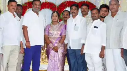 శెట్టిపల్లి వారి వివాహ మహోత్సవ వేడుకలో పాల్గొన్న  రాష్ట్ర రవాణా యువజన క్రీడాశాఖల మంత్రి మండిపల్లి రాంప్రసాద్ రెడ్డి