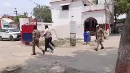 ताखा: उसराहार में इटावा के एसपी ग्रामीण ने किया निरीक्षण