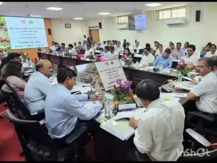 देवास नगर: कृषि उत्पादन आयुक्त ने कहा, अधिक लाभ देने वाली फसल प्रजातियों को प्रोत्साहित करें, जिलों में उपसंचालक सक्रिय रहें