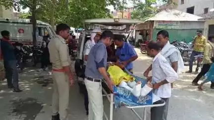 मंझनपुर: मनाही के बावजूद मंझनपुर जिला अस्पताल में प्राइवेट एम्बुलेंस का कब्जा, वायरल वीडियो से खुली पोल