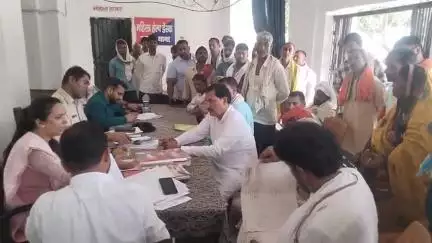 कुदरा थाना परिसर में भूमि विवाद के मामले में लगा जनता दरबार भूमि विवाद के आए आठ मामले में चार का हुआ निष्पादन