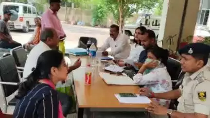 बेन: बेन थाने में जनता दरबार: जमीनी विवाद के पांच आवेदन मिले, दो का हुआ निष्पादन
