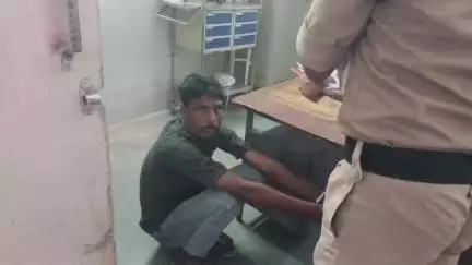 भांडेर: भरण पोषण मामले में फरार बसूली वारंटी को पुलिस ने ग्राम दाबर भाट से किया गिरफ्तार, अस्पताल में कराया मेडिकल