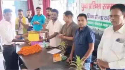 दुलमी: पंचायत सचिवालय दुलमी में प्रतिभा सम्मान समारोह, मैट्रिक व इंटर में उत्कृष्ट प्रदर्शन करने वाले छात्र सम्मानित