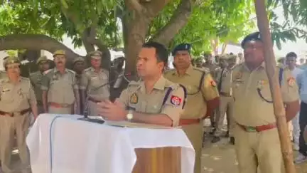 देेेवरिया: देवरिया से चयनित 917 आरक्षी अभ्यर्थी नियुक्ति पत्र ग्रहण करने के लिए लखनऊ रवाना, एसपी ने दिखाई हरी झंडी