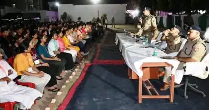 बस्ती: पुलिस लाइन में डीआईजी बस्ती ने आरक्षी पद पर चयनित अभ्यर्थियों को किया ब्रीफ और दी ज़रूरी जानकारियां