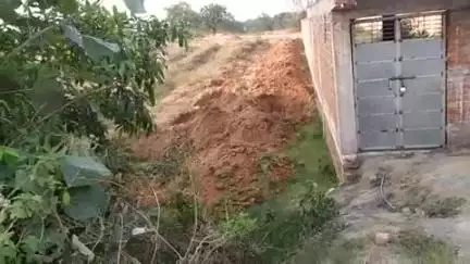 मरकच्चो: ग्राम नईटांड़ मौजा में रास्ता अतिक्रमण मुक्त कराने के लिए ग्रामीणों ने अंचलाधिकारी को दिया आवेदन