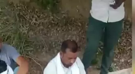 फतेहपुर: जाफरगंज के दलेलखेड़ा में जुआड़ियों को नहीं है किसी का भय, गांव के बाहर जंगल में सज रही जुएं की फड़, वीडियो हुआ वायरल