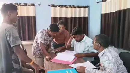 भंडरा: भंडरा पंचायत भवन में भूमि अधिग्रहण को लेकर ग्रामसभा सह जनसुनवाई आयोजित, सड़क चौड़ीकरण पर ग्रामीणों को जानकारी दी गई