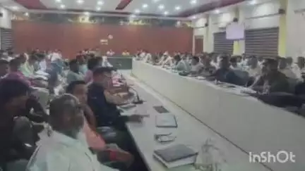 बांधवगढ़: जल गंगा संवर्धन अभियान, सीएम हेल्पलाइन व प्रधानमंत्री आवास योजना ग्रामीण की सीईओ ने जिला पंचायत में की समीक्षा बैठक