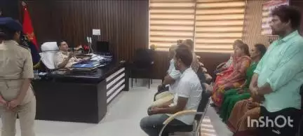 बेगूसराय: कार्यालय कक्ष में डीआईजी ने लगाया जनता दरबार, 16 फरियादियों की सुनी फरियाद