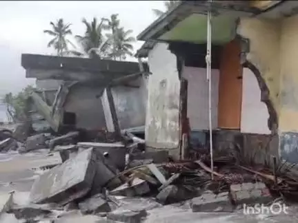 കാർത്തികപ്പള്ളി: 'ഇനിയെങ്കിലും ഞങ്ങളെ കാണൂ..', തീരസംരക്ഷണം ആവശ്യപ്പെട്ട് ആറാട്ടുപുഴ, തൃക്കുന്നപ്പുഴ പ്രദേശവാസികൾ #localissue