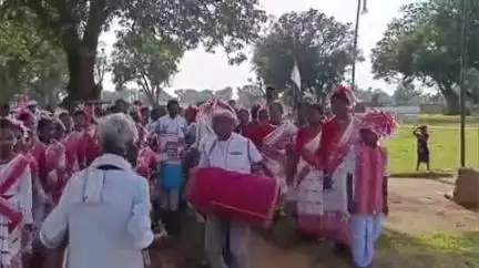 गुमला: डुमरडीह में पडहा जतरा का हुआ आयोजन, अच्छी वर्षा और खेती के लिए हुई पूजा-अर्चना