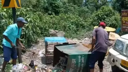 चम्पावत: जिला पंचायत के जटायु वाहन से सिन्याडी में चलाया गया बृहद स्वच्छता अभियान