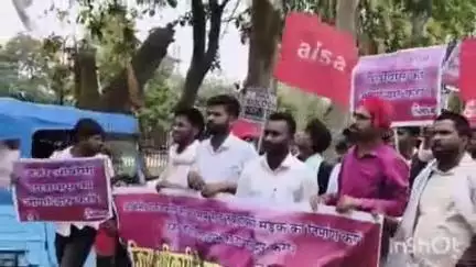 आरा: आज छात्र संगठन आइसा के द्वारा ओबीसी छात्रवास के सवाल पर जिलाधिकारी के समक्ष हुआ प्रदर्शन