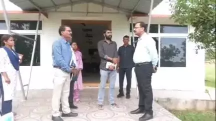 నిజామాబాద్ రూరల్: రైతు నేస్తం కార్యక్రమానికి రైతు వేదికలను ముస్తాబు చేయాలని నడిపల్లి, మోపాల్ పర్యటనలో కలెక్టర్ వినయ్ కృష్ణారెడ్డి వెల్లడి