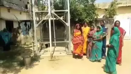 तरहसी: टरिया में जलस्तर गिरने से एक दर्जन घरों में पानी की किल्लत, लोगों में आक्रोश #jansamasya