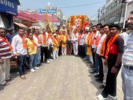 जसपुर: नगर के मुख्य मार्गों से होकर निकाली गई बाबा नीम करोली महाराज की शोभा यात्रा