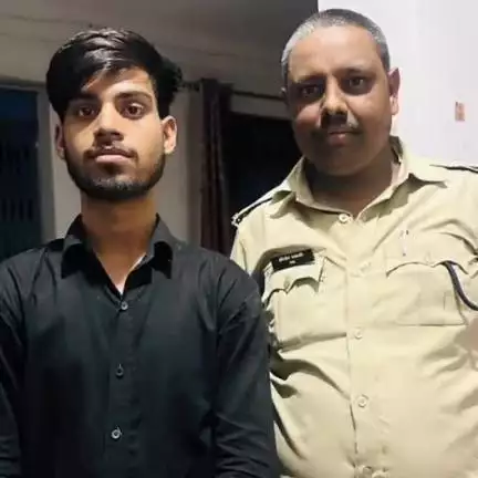 निवाड़ी: पृथ्वीपुर में गुम हुआ युवक का मोबाइल, पुलिस ने बरामद कर युवक को सौंपा