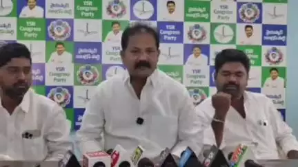 రాప్తాడు: ఏడుగురాళ్లపల్లిలో హత్యాచారానికి గురైన బాధ్యతరాలను పరామర్శించేందుకు వెళ్తే మా పైనే కేసులు పెట్టారు రామగిరి సర్పంచ్ నాగరాజ
