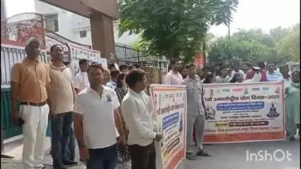 बागपत: 21 जून को योग दिवस के अवसर पर आयुर्वेदिक और यूनानी डॉक्टरों ने निकाली जागरूकता रैली