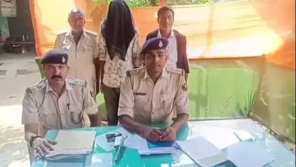 मोतिहारी: भेड़यारी से पुलिस ने अभियुक्त रिकेश उर्फ राकेश कुमार को एक देशी कट्टा के साथ किया गिरफ्तार