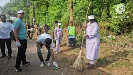 धरती आबा अभियान के अंतर्गत छुरिया देवी मंदिर में विशेष स्वच्छता कार्यक्रम आयोजित, प्रशासन की टीम मौजूद