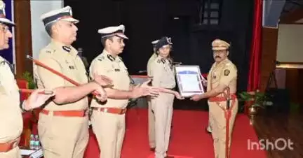 लातूर: लातूरच्या गुन्हे व विशेष विभागातील पोलीस उपअधीक्षक राऊत यांना पोलीस संशोधन केंद्र पुण्यात सर्वोत्कृष्ट अन्वेषण पदक बहाल