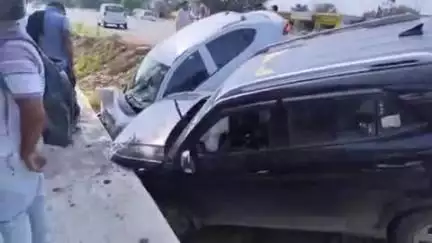 नूरपुर: NH पठानकोट मंडी सड़कमार्ग पर भड़वार के पास दो गाड़ियों की जोरदार टक्कर, कोई जानी नुकसान नहीं, गाड़ियां क्षतिग्रस्त