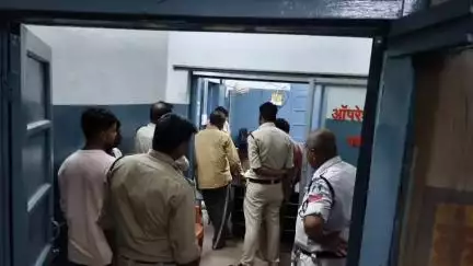 बटियागढ़: मगरोंन पुलिस ने 5 आरोपियों को किया गिरफ्तार, कोर्ट के निर्देश पर मुलाहजा कराने सिविल अस्पताल हटा पहुंची