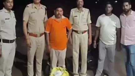 बनखेड़ी: अवैध शराब तस्करी का भंडाफोड़, पेट्रोल पंप कर्मचारी गिरफ्तार, 54 लीटर शराब और स्कूटर जब्त, आरोपी जेल भेजा गया