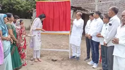 नंदुरबार: माजी मंत्री आ डॉ विजयकुमार गावित यांच्या हस्ते सुजालपुर गावात विविध विकास कामांचे उद्घाटन भूमिपूजन संपन्न
