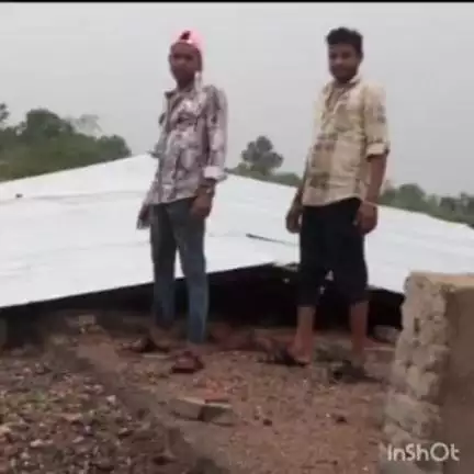 गनाेड़ा: उपली मोरडी क्षेत्र के ढोंडापाड़ा गांव में कचरा संग्रहण केंद्र के लिए बनाए गए टिनशेड का बम उड़ा