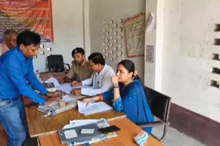 हलसी: हलसी थाना में भूमि विवाद के निपटारे के लिए जनता दरबार का आयोजन