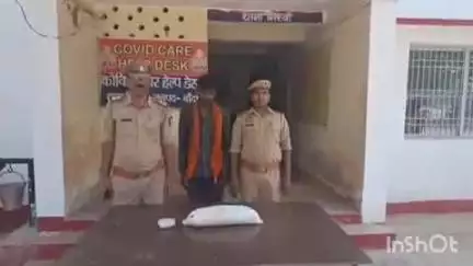 नरैनी: गिरवा थाना पुलिस ने 1350 ग्राम अवैध सूखे गांजे के साथ एक अभियुक्त को किया गिरफ्तार