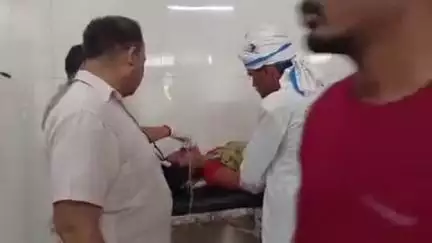 टीकमगढ़: मोनिकाखेरा गांव: जहरीला पदार्थ खाने से महिला की हालत बिगड़ी, जिला अस्पताल रेफर